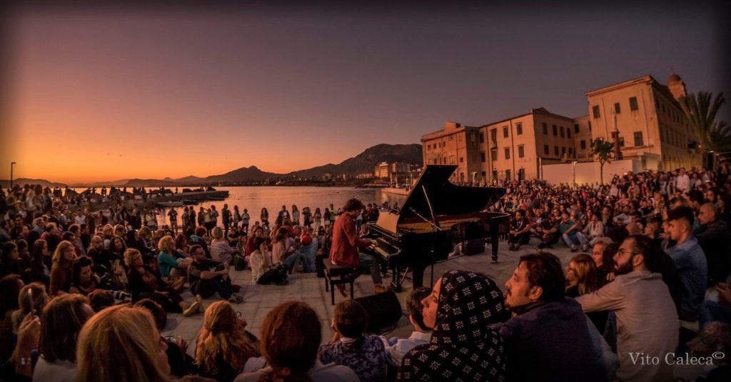 Press - Davide Santacolomba play in Palermo in front od 2000 people